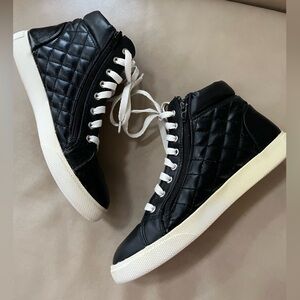Steve Madden ‘DECAF’ Hi-Top Womens sneakers, Size 8.5, Great condition!